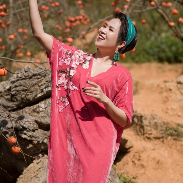 Váy nhung cổ tim dáng suông