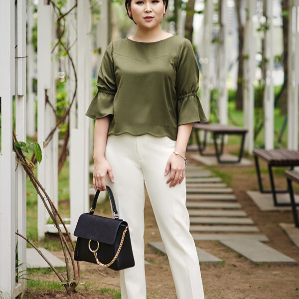 Áo kiểu nữ tay lửng xoè gấu cánh hoa